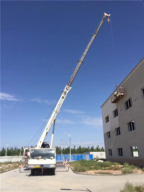 昌邑市“轻装强干”—— 吊车的 “轻量化臂架” 技术